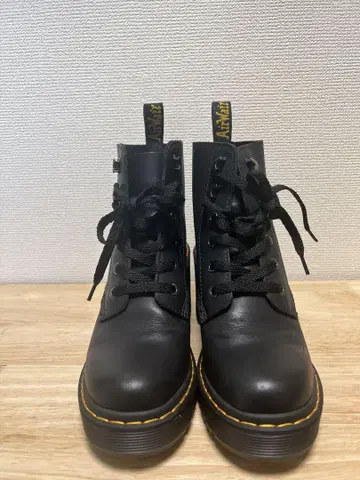 dr.martens 통굽 레이스업 부츠 블랙
