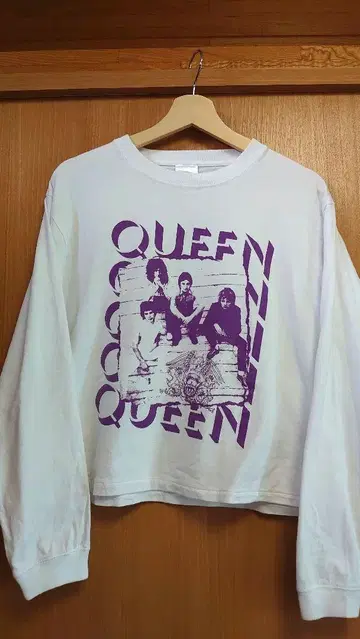 차오패닉 티피 QUEEN 그래픽 긴팔 티셔츠 짧은 기장