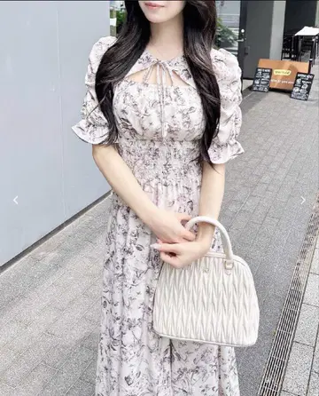 INGNI 데콜테 오픈 꽃무늬 원피스 핑크