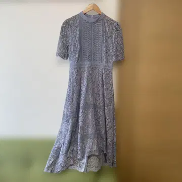 연보라색 포멀 드레스