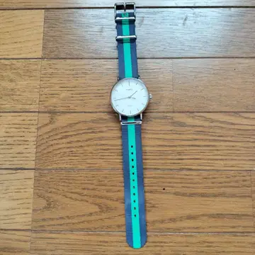 TIMEX 위켄더, 거의 새상품, 작동에 이상 없음.