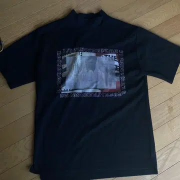 M.Y.O.B NYC 블랙 모크넥 티셔츠