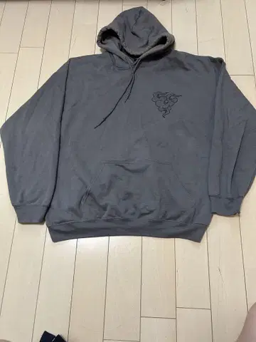 MANWHO "바람과 함께" HOODIE (차콜)