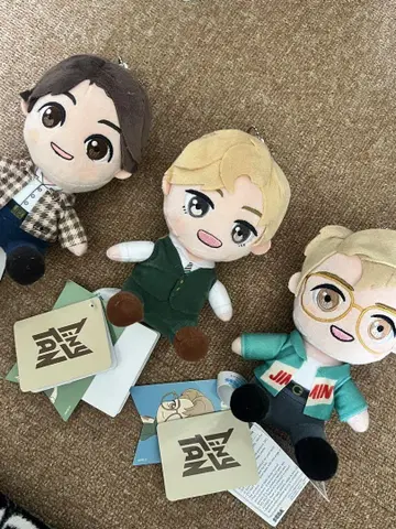 TinyTAN 앉은 봉제 인형