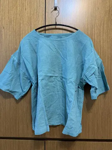 스카이블루 반팔 상의 젠 선생님