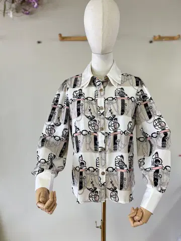 장식 프린트 긴팔 셔츠 새상품급 한국산