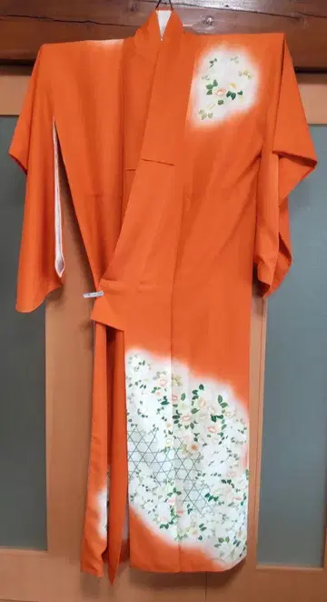 오렌지 컬러 꽃무늬 무용