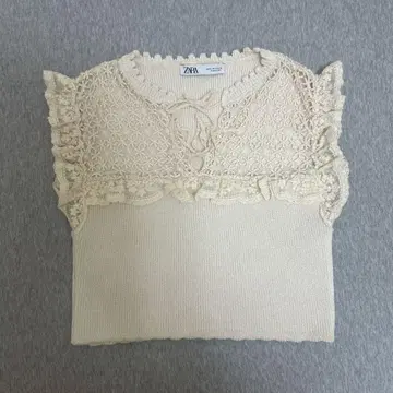 새상품급 ZARA 아이보리 레이스 프릴 니트탑