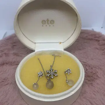 ete 눈송이 모티브 목걸이와 귀걸이 세트