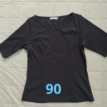 새상품급 overE V넥 미니 라메 골지 패널 컷 티셔츠 차콜 90