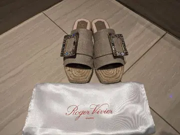 Roger Vivier 베이지 샌들/보관 가방 포함