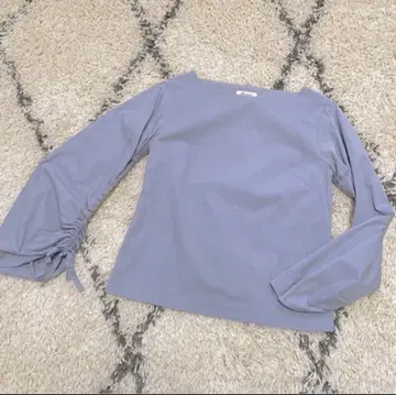 LOUNGEDRESS 개더 슬리브 블라우스