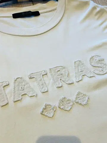 TATRAS 자수 로고 화이트 티셔츠