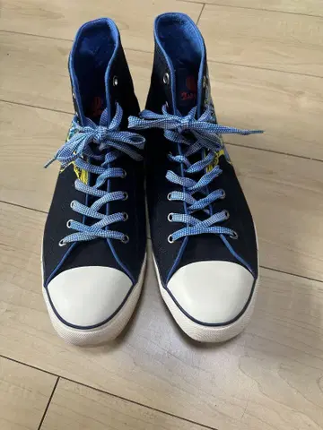 울트라 세다 스니커즈