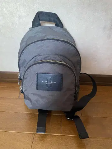 마크제이콥스 미니 백팩 그레이