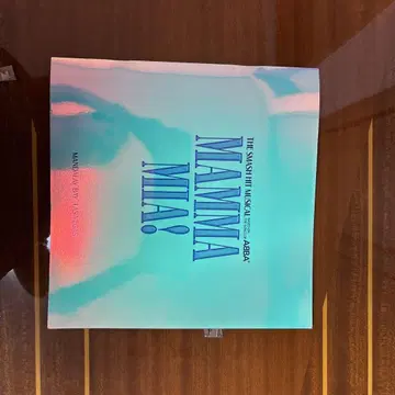 만다미아의 만다레이 베이 호텔에서 개최된 팜플렛