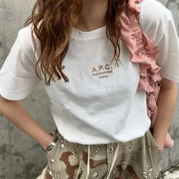 아페쎄 자수 로고 화이트 티셔츠