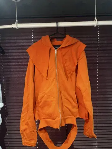 GRANICY 오렌지 후드 부착 후드티