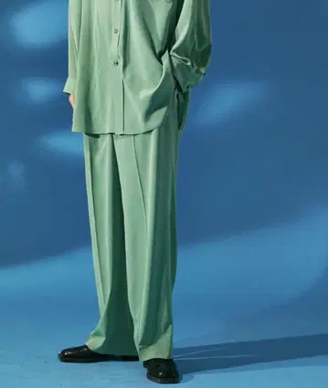 MAISON SPECIAL 실키 라임 1턱 와이드 팬츠