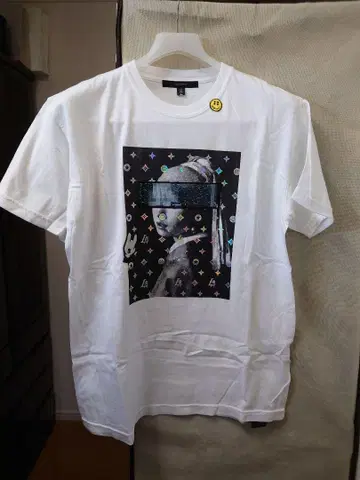 STUDMUFFIN 화이트 그래픽 프린트 티셔츠 L