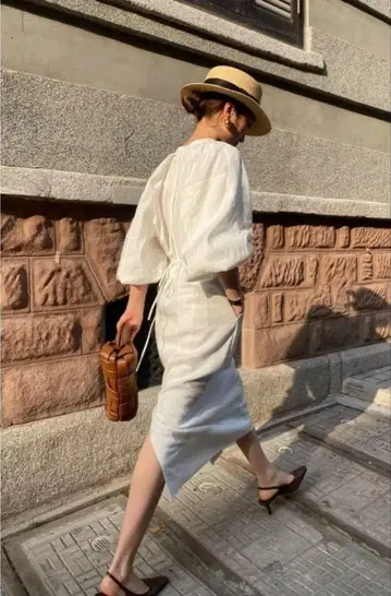 화이트 벌룬 슬리브 원피스