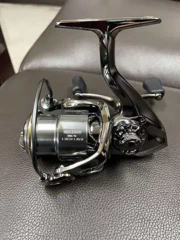 HBS2500 스피닝 릴