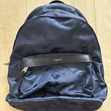 마이클코어스 네이비 블랙 가죽 백팩