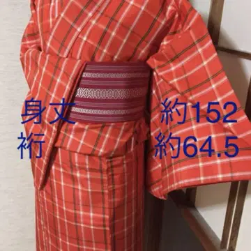 빨간색과 흰색 체크 무늬 기모노 옷감