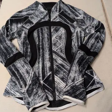 Lululemon 노카라 자켓 블랙 화이트 리버서블