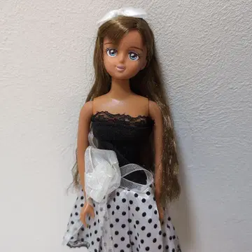 제니, 갈색 피부의 '발레리' 아웃핏, 신발 포함 바비 리카짱