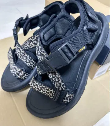 Teva 스포츠 샌들 레오파드 무늬 블랙