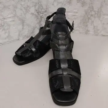 미사용 새상품 pedala 블랙 샌들 24cm