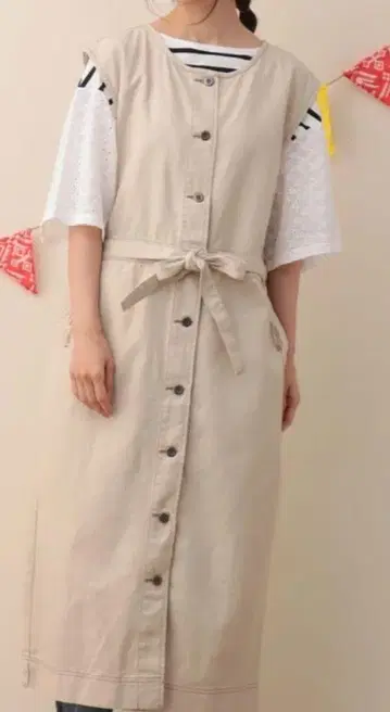 티티카카 베이지 슬리브리스 원피스
