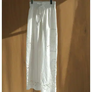 미사용 새상품 anuke Cutwork Lace Pants white