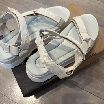 미사용 새상품 Teva W Jadito Universal 샌들 7