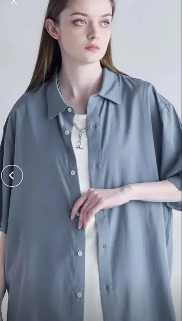 SOCCE 루즈 실루엣 실크 드레이프 하프 슬리브 셔츠