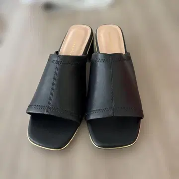 블랙 뮬 샌들