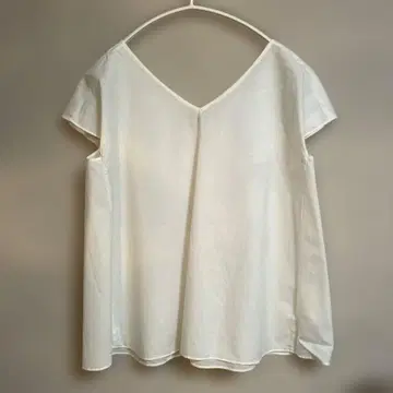 DRESSTIERIOR 프릴이 달린 화이트 셔츠