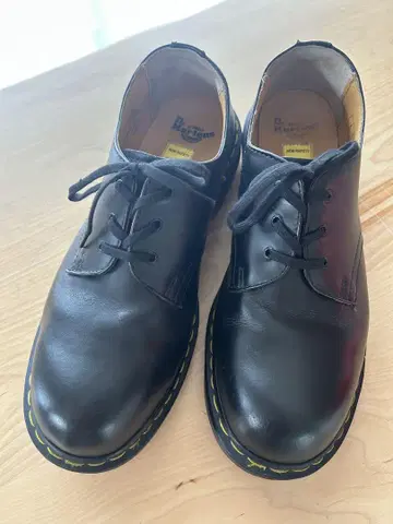 Dr. Martens 블랙 로퍼