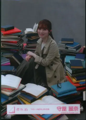 사쿠라자카46 랜덤 브로마이드 모리야 레이나 드론 회전 중 앉은 자세