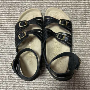 버켄스탁 블랙 스트랩 샌들