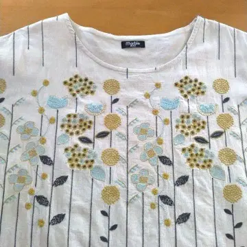 Marble Sud 자수 반팔 탑 아이보리