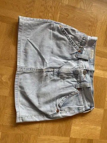 Levi's Premium 데님 미니 스커트 라이트 블루 25인치