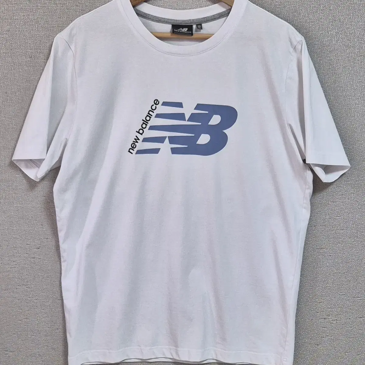 ★New Balance★ NBNEF21583 UNI Track Club Short Sleeve Tee B Men's Athletic Shirts & Tank Tops On Sale - Joe's New
