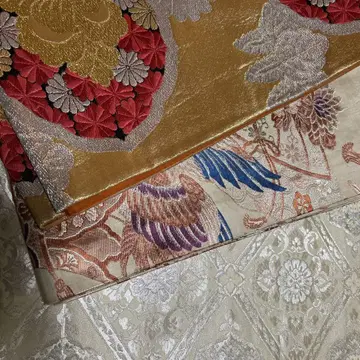 다색 무늬의 오비