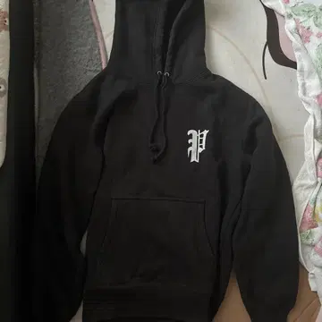 PLATRNK 블랙 후드티 프론트 P 로고