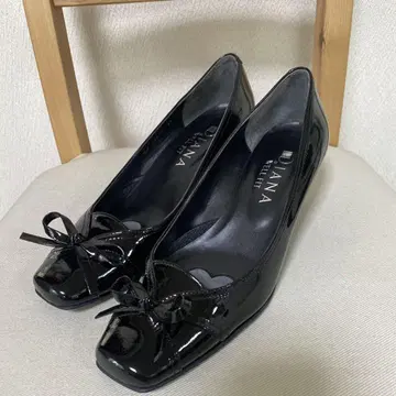 다이애나 에나멜 펌프스