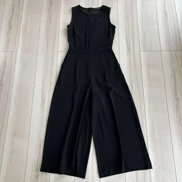 새상품급 ZARA 자라 자수 올인원 살로펫 롱 블랙 슬리브리스