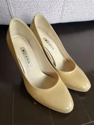 DIANA 베이지 하이힐