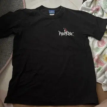 PHARNK 블랙 티셔츠